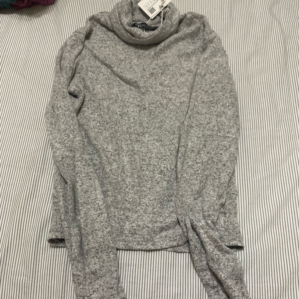 Zara basics turtleneck size S
